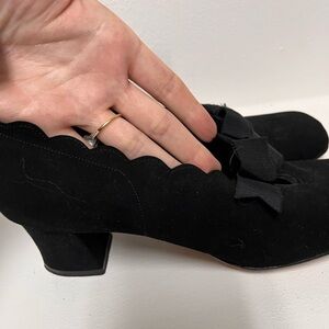 Vintage Black Heels with Scalloped Edge and Bow